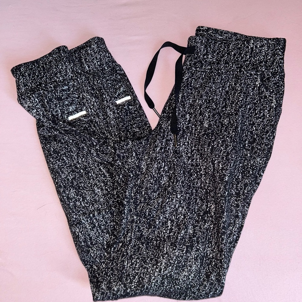 Lululemon Athletica Black and White joggers 4